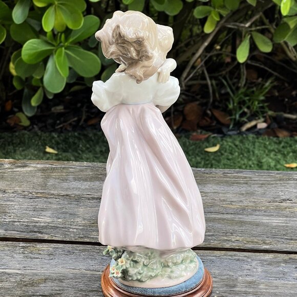 Lladro Figurine Playing Mom Girl With Baby & Flowers #6681 Retired with Box - Picture 9 of 16